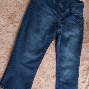 NWT Capri jeans